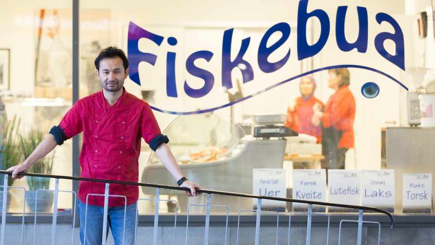 Afghansk flygtning bliver fiskehandler i Norge