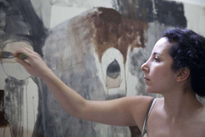 Syrian refugee artist Reem Yassouf at work in the Art Residence Aley.