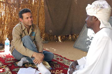 L'écrivain Khaled Hosseini termine sa mission en Afghanistan | UNHCR ...