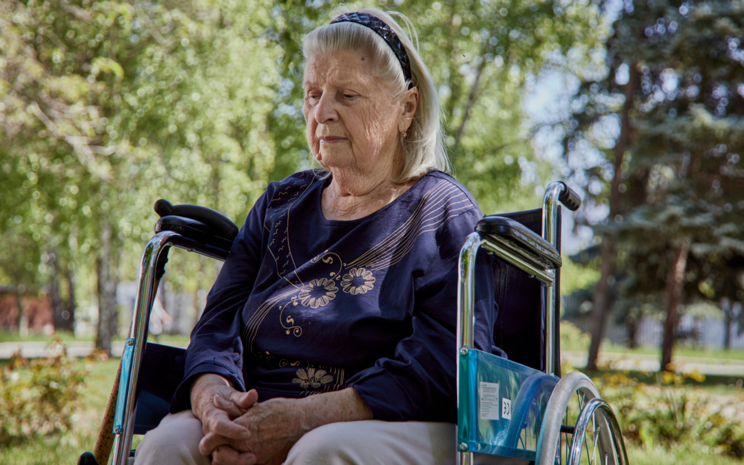 Oorlog dwingt Oekraïense weduwe te vluchten van haar thuis in Mykolajiv, de stad waar ze haar hele leven lang woonde