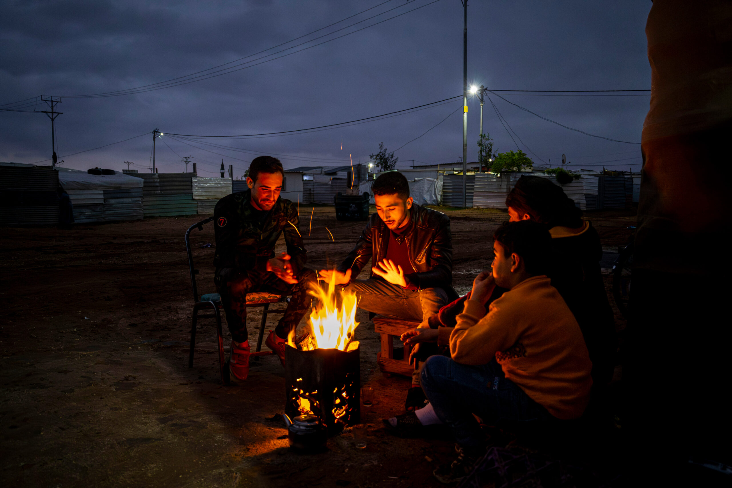 Vrouw trotseert het koude weer in Oekraïne in maart 2018. © UNHCR/Anastasia Vlasova