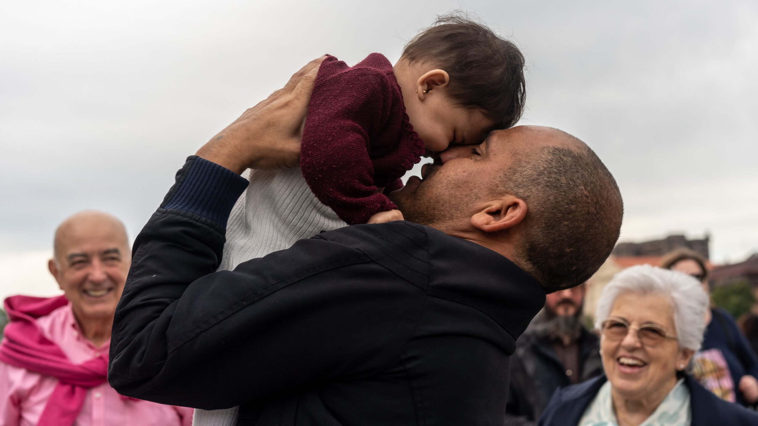 Syrische vluchteling Minwar met zijn dochtertje in Spanje, 2019. © UNHCR/Markel Redondo