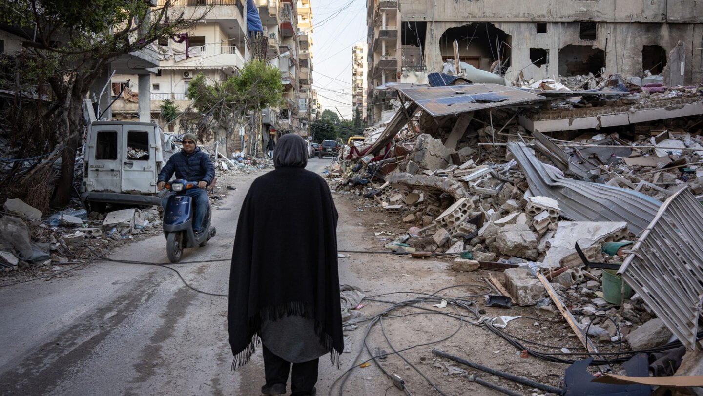 Lebanon. Residents return to rubble of war-torn Tyre after ceasefire