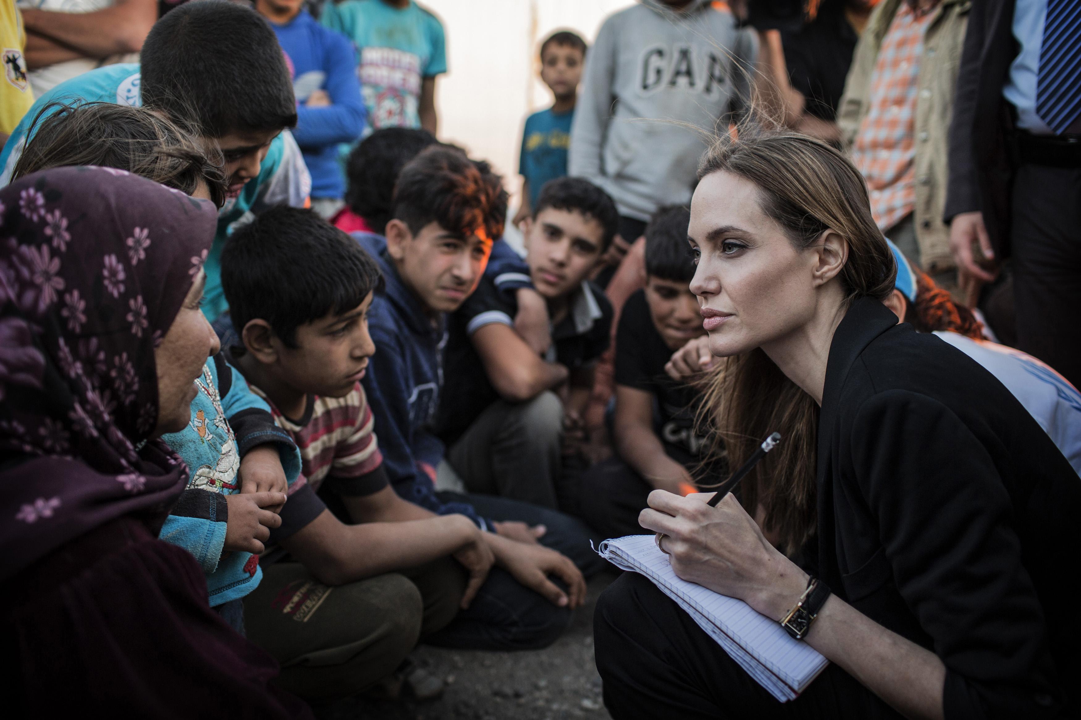 安袓莲娜袓莉探访叙利亚边境