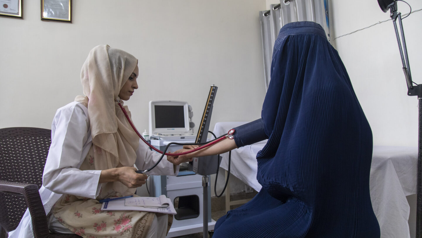 Pakistan. Trailblazing refugee doctor serves women in her community