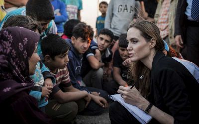 Η Angelina Jolie Pitt απευθύνει από την Ελλάδα έκκληση για την επέκταση των νόμιμων οδών για τους ευάλωτους πρόσφυγες