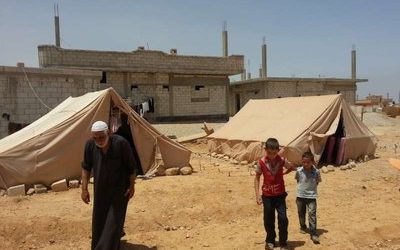Πρόσφυγες από εμπόλεμη πόλη της Συρίας κάνουν λόγο για σκληρές συνθήκες διαβίωσης και δυσκολίες στην εύρεση ασφαλούς καταφυγίου