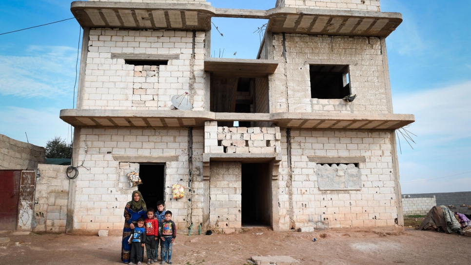 Abeer and her children returned home to Dayr Hafir to find their home badly damaged and looted_UNHCR_Bassam Diab