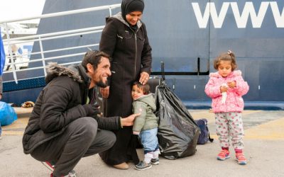 Οικογένεια από τη Συρία μεταφέρεται στην ενδοχώρα μετά τις δύσκολες συνθήκες στη Σάμο