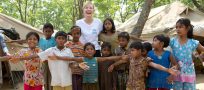 Cate Blanchett: «Μάχη ενάντια στον χρόνο» για την προστασία των προσφύγων Rohingya από τους μουσώνες