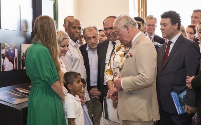Ο Πρίγκηπας της Ουαλίας και η Δούκισσα της Κορνουάλης επισκέπτονται το πρόγραμμα στέγασης προσφύγων στην Κρήτη