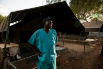 Χειρουργός από το Νότιο Σουδάν τιμάται με το Βραβείο Προσφύγων Νάνσεν της Υ.Α.