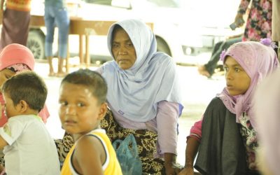 Indonesian fishermen rescue Rohingya