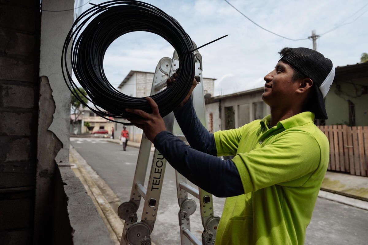 Ecuador. Venezuelan woman steps in to bridge digital gap in Ecuadorian neighbourhood