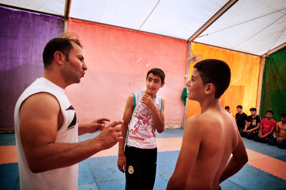 Syrian wrestling champ inspires young refugee's dreams