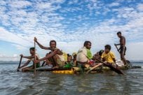 Zattere improvvisate in arrivo dal Myanmar / Densità della popolazione di rifugiati in aumento