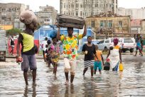 Operatori UNHCR impegnati in una corsa contro il tempo per portare aiuti alle persone colpite dal ciclone Idai
