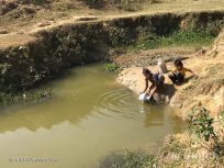 Le risorse idriche per i rifugiati Rohingya si riducono a un livello critico a causa del prolungarsi della stagione secca