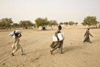 Nigeria settentrionale: le brutali violenze costringono migliaia di persone a fuggire in Niger