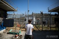 I minori soli affrontano l'insicurezza sull'isola greca di Lesbo