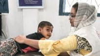 Una clinica aiuta i rifugiati e le persone del luogo in Bangladesh