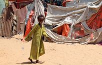 Conflitti e gravi inondazioni costringono decine di migliaia di somali a fuggire nel mezzo della minaccia del COVID-19