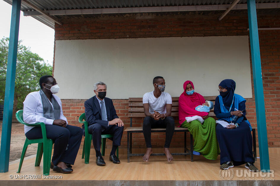 Ruanda. L'Alto Commissario visita i rifugiati in transito dalla Libia