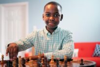 Un giovane campione sta scalando le vette del mondo degli scacchi