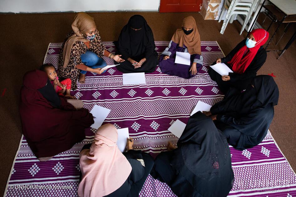 Malesia. Donne rifugiate conducono una sessione di gruppo di sostegno online per altre persone costrette a fuggire