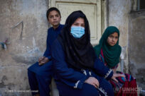 “Vorrei poter dare ai miei figli un futuro migliore”: la storia di Farishta, sfollata afghana che non può tornare a casa