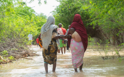 Gravi inondazioni colpiscono decine di migliaia di sfollati nel Corno d’Africa