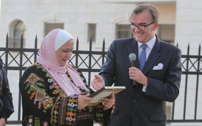 Press Release: Dedicated to helping refugees, Jordanian woman wins UNHCR Nansen Middle East Award