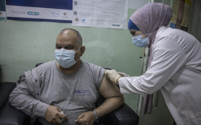 بدء أول تطعيمات ضد فيروس كورونا COVID-19 للاجئين في الأردن