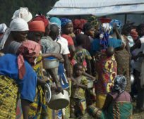 ウガンダ西部に避難した6万6000人のコンゴ難民にUNHCRが緊急支援