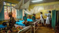 資金不足を抱える難民キャンプの病院、タンザニア