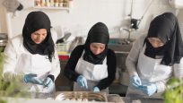 料理の腕を生かせ！難民女性がケータリングビジネスで活躍
