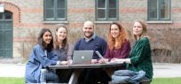 Studenti palīdz bēgļu jauniešiem iegūt izglītību Dānijā