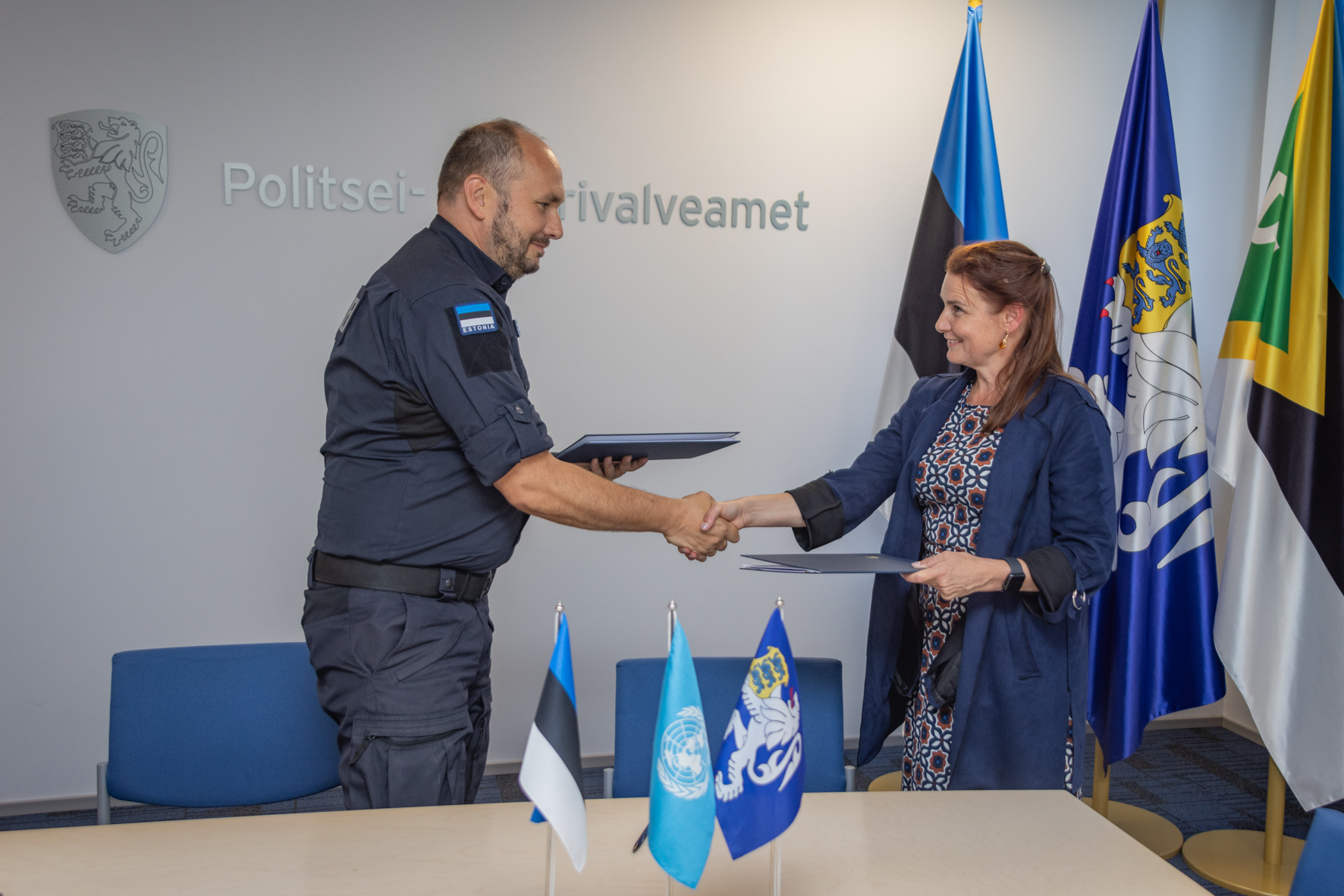 Estonian Police and Northern help Europe – Border to UNHCR with Board Guard UNHCR refugees working