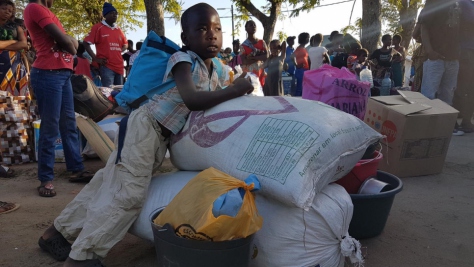 Families affected by the Cyclone Idai leave temporary shelter of IFAPA, in Beira, to transit centers closer to their places of origin in the district of Buzi (Mozambique)