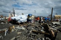 Typhoon Haiyan: UNHCR helps government decongest evacuation centers