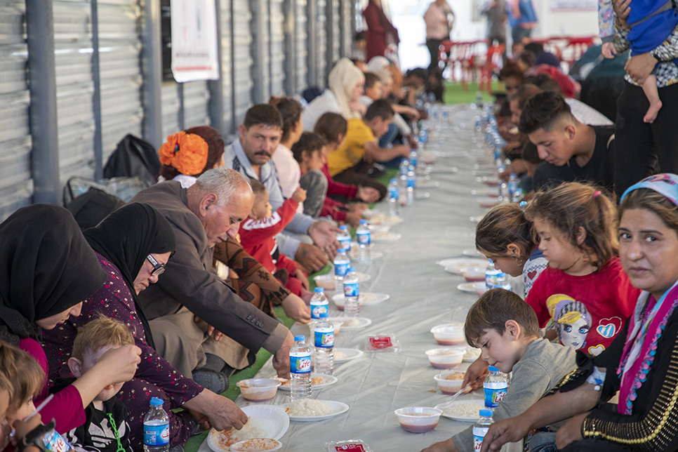 Iraq. Refugees having a hot meal supplied by UNHCR and its partners