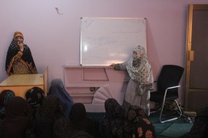 Miraj is teaching in her class at Safe from the Start centre in Quetta. © UNHCR/Humera Karim