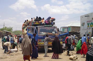 UNHCR trucks 28 tonnes of aid to displaced people in Somalia | UNHCR