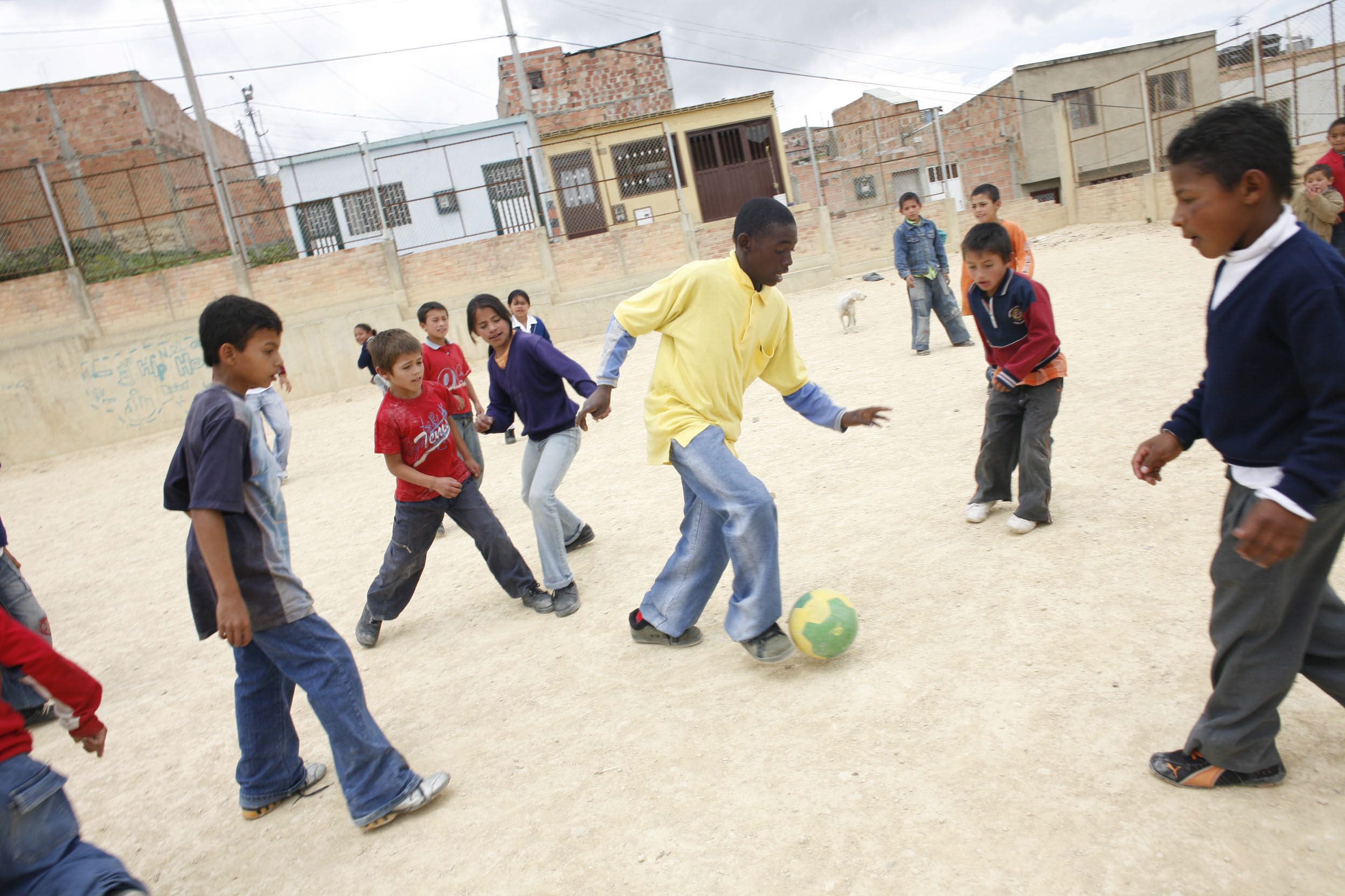 Dead end for displaced refugee youth in shanty on the edge of Bogotá | UNHCR