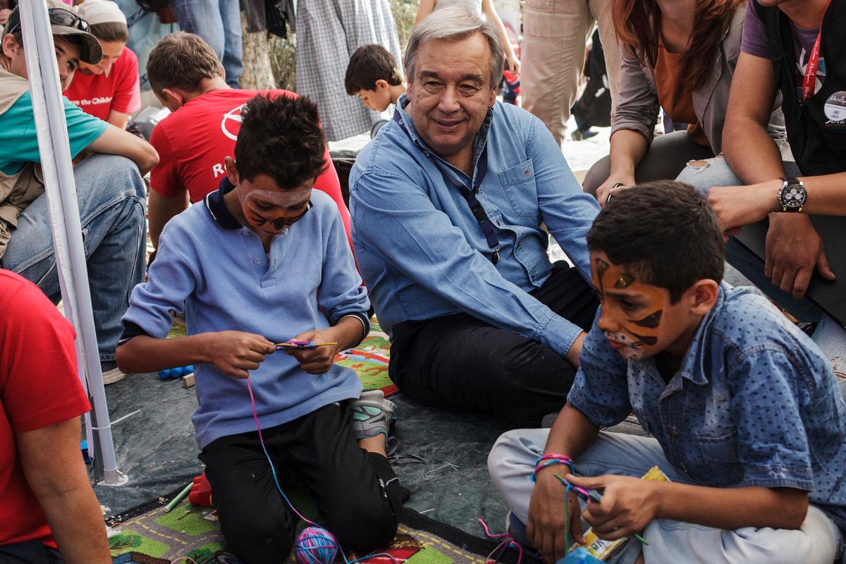 UNHCR head thanks Greece, frontline islands, for improved response to  continuing arrivals | UNHCR