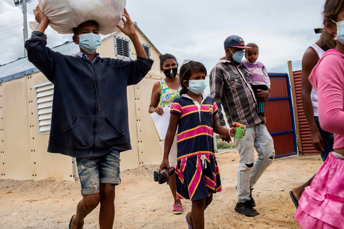 Forced back home by the pandemic, Venezuelan grandmother sees no choice but  to flee once again | UNHCR