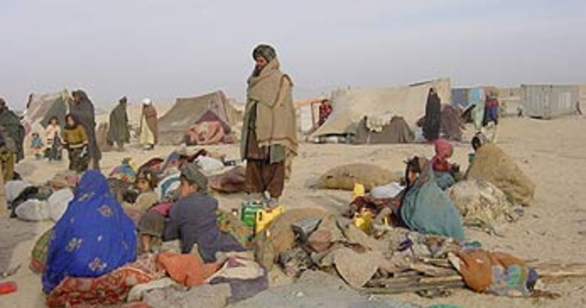 Displaced Afghans return from squalid border camps | UNHCR