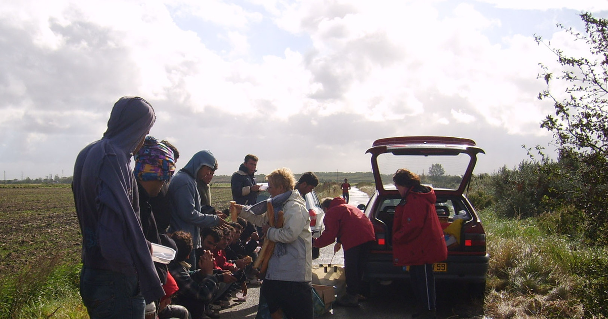 Teen girls Calais