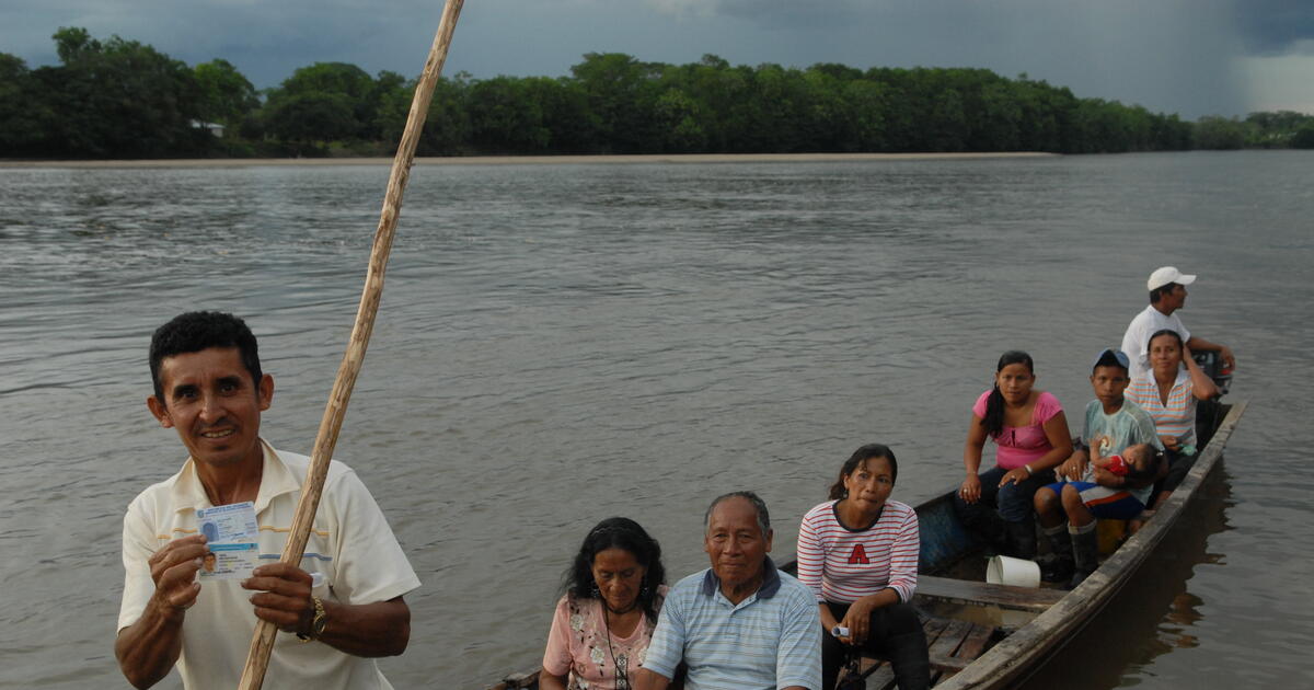 In northern Ecuador, mobile teams bring rights to Colombian refugees ...