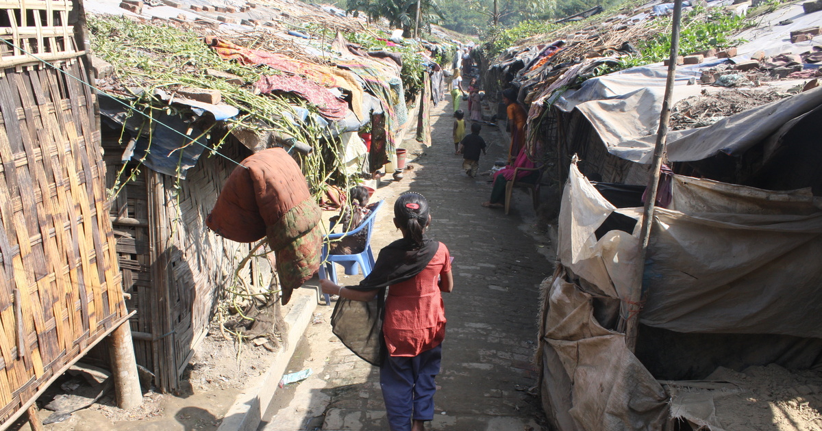 Desperation drives more Rohingya onto smugglers' boats | UNHCR